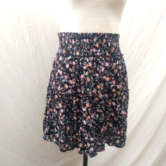 Set Top And Skirt Hippie Rose Black Floral Color Smocked Top Women's Size Medium - Picture 3 of 9